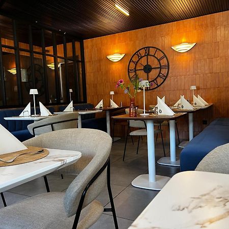 Hotel De La Gare Эйглие Экстерьер фото