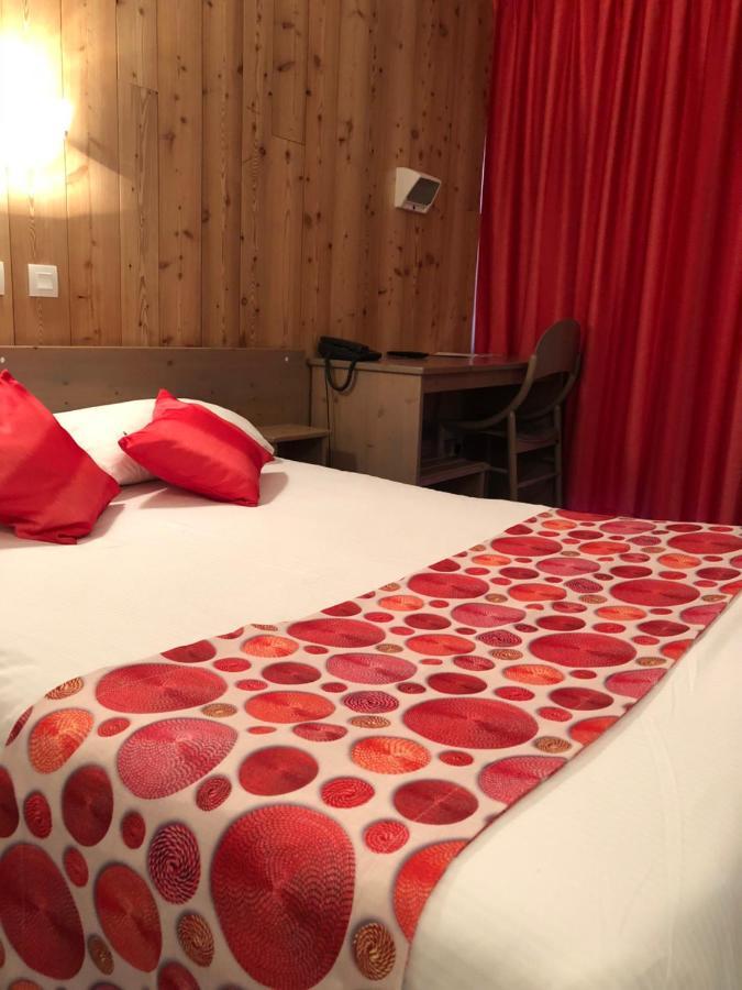 Hotel De La Gare Эйглие Экстерьер фото